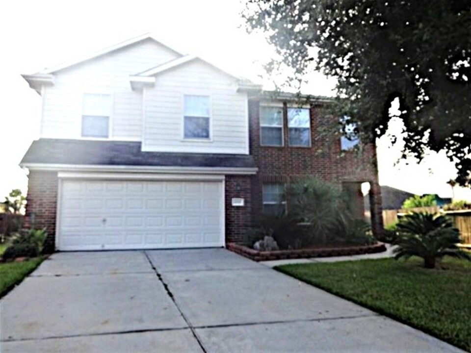 18910 Piney Way Dr in Tomball, TX - Foto de edificio