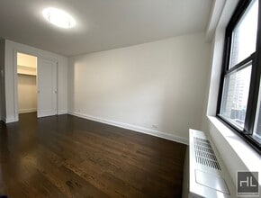 E 16 ST, Unit 3X in New York, NY - Foto de edificio - Building Photo