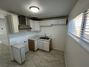 7937 6th St, Unit Rear Unit in Downey, CA - Foto de edificio - Building Photo