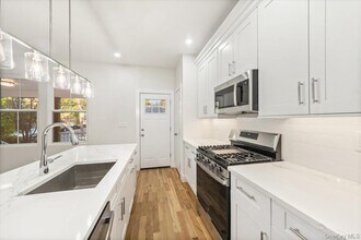 231 Sixth Ave in Pelham, NY - Building Photo - Building Photo