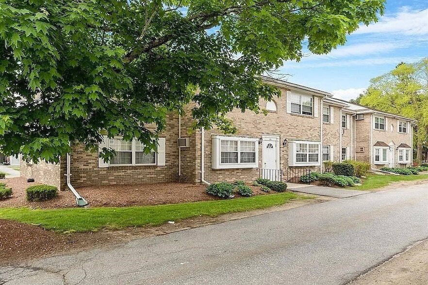 70 A Washington Park Dr, Unit 2 in Andover, MA - Foto de edificio
