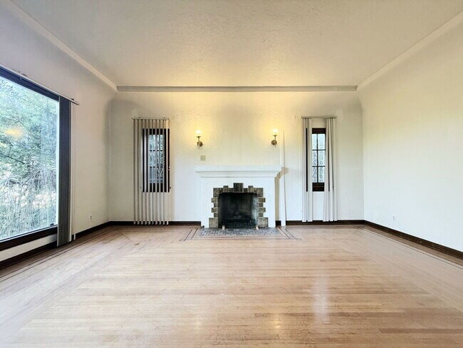 7001 2nd Ave in Los Angeles, CA - Building Photo - Building Photo