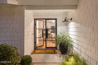 1501 Valecroft Ave in Westlake Village, CA - Building Photo - Building Photo