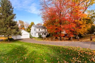 31 Hillandale Rd in Westport, CT - Building Photo