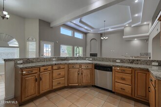 6030 Laguna Vista Dr in El Paso, TX - Building Photo - Building Photo