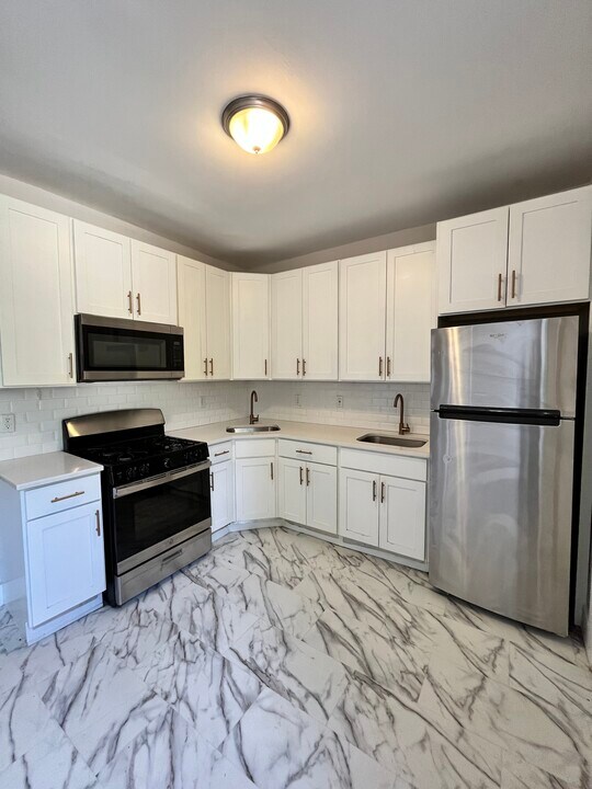 126 Bidwell Ave, Unit 1 in Jersey City, NJ - Building Photo