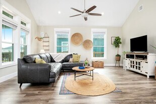 951 Gulf Shores Dr in Port Bolivar, TX - Building Photo