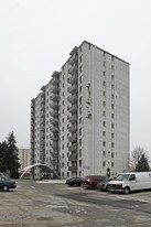 Westdale Apartments in Mississauga, ON - Building Photo
