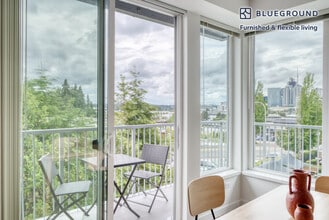 12269 NE 12th Ln in Bellevue, WA - Foto de edificio - Building Photo