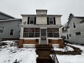 1243 Crosby St NW in Grand Rapids, MI - Building Photo
