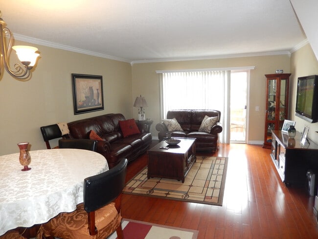 5700 Baltimore Dr in La Mesa, CA - Building Photo - Building Photo