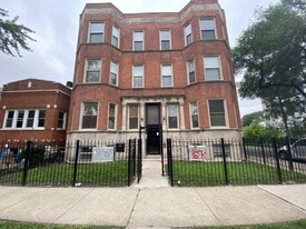 2300 S Ridgeway Ave in Chicago, IL - Building Photo