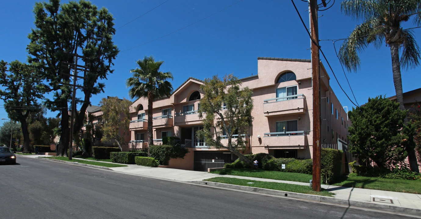 Orion Court Apartments in Sherman Oaks, CA - Building Photo