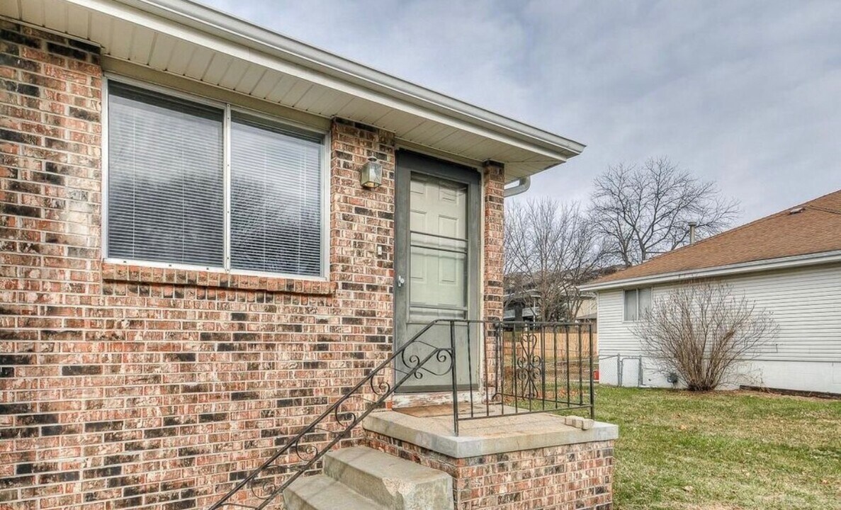 11226 Roxbury Dr in Omaha, NE - Building Photo