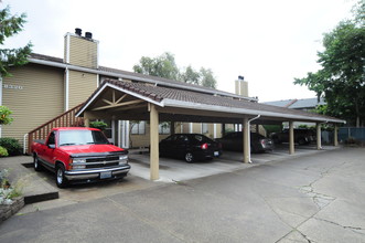 West Terrace Apartments in University Place, WA - Building Photo - Building Photo