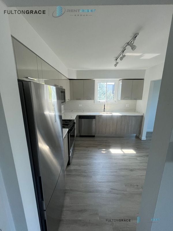 property at 7621 N Sheridan Rd