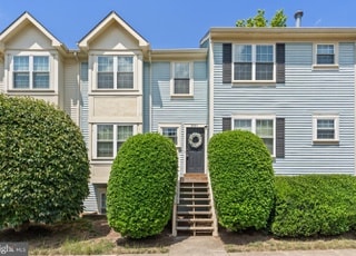 203 Fernwood Pl in Warrenton, VA - Building Photo