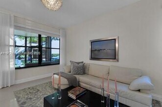 15533 N Miami Lakeway in Miami Lakes, FL - Building Photo - Building Photo