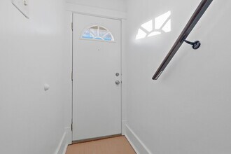 2303 Sherbrook St, Unit 2 in Pittsburgh, PA - Building Photo - Building Photo