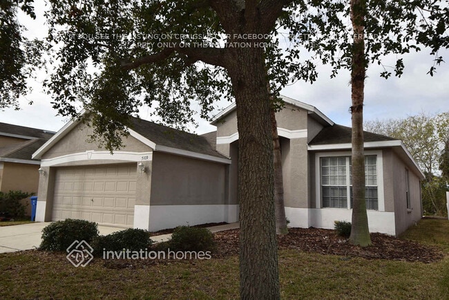 5109 Clover Mist Dr in Apollo Beach, FL - Foto de edificio - Building Photo