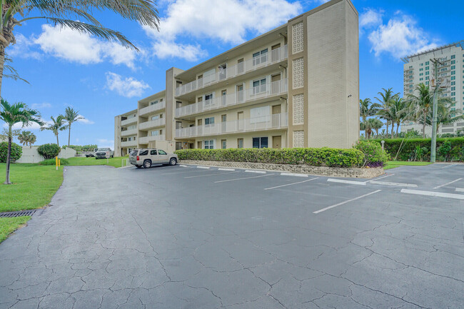 3600 N Ocean Dr in Riviera Beach, FL - Building Photo - Building Photo