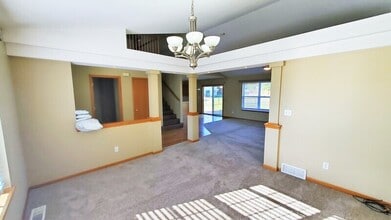 4260 Windemere Way in Marion, IA - Building Photo - Building Photo