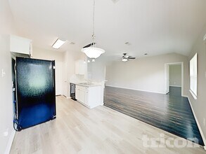 2002 Briar Grove Dr in Conroe, TX - Foto de edificio - Building Photo