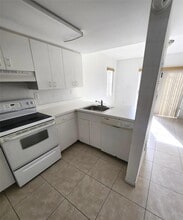 9203 Fontainebleau Blvd, Unit 16015-108 in Miami, FL - Building Photo - Building Photo