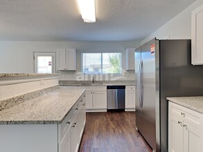 8922 Laguna Falls in San Antonio, TX - Building Photo - Building Photo