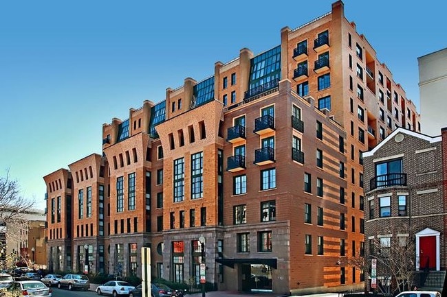 property at 910 M St NW