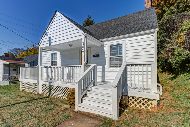 property at 2021 Rose Ln