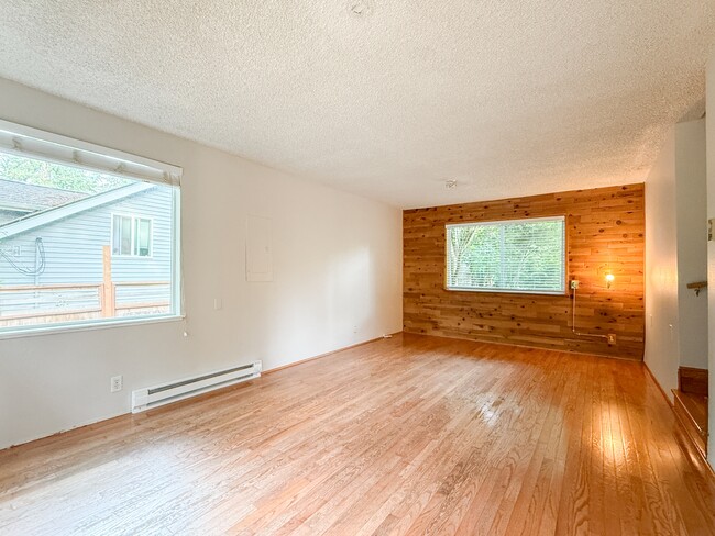727 N 201st St in Shoreline, WA - Building Photo - Building Photo