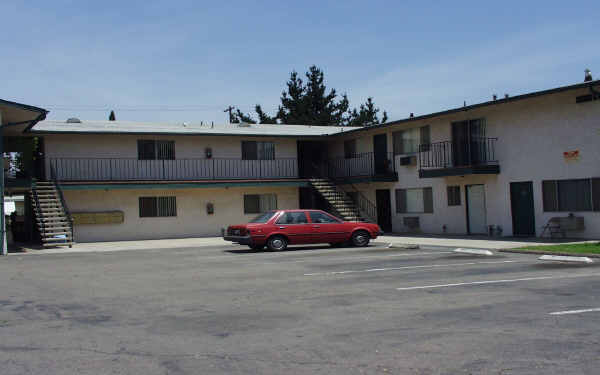 292 W Cypress Ave in El Cajon, CA - Foto de edificio