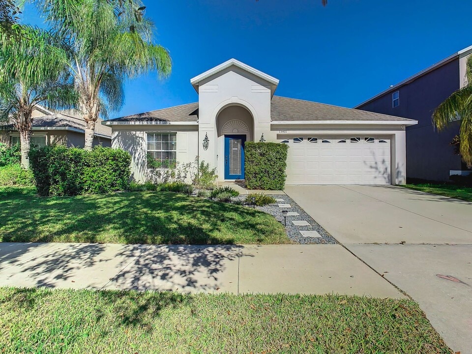 13401 Graham Yarden Dr in Riverview, FL - Building Photo