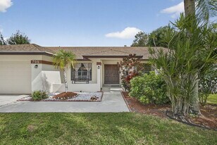 798 Blueberry Dr in Wellington, FL - Building Photo