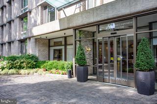 property at 940 25th St NW