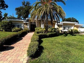 601 Palm Ave in Belleair, FL - Building Photo