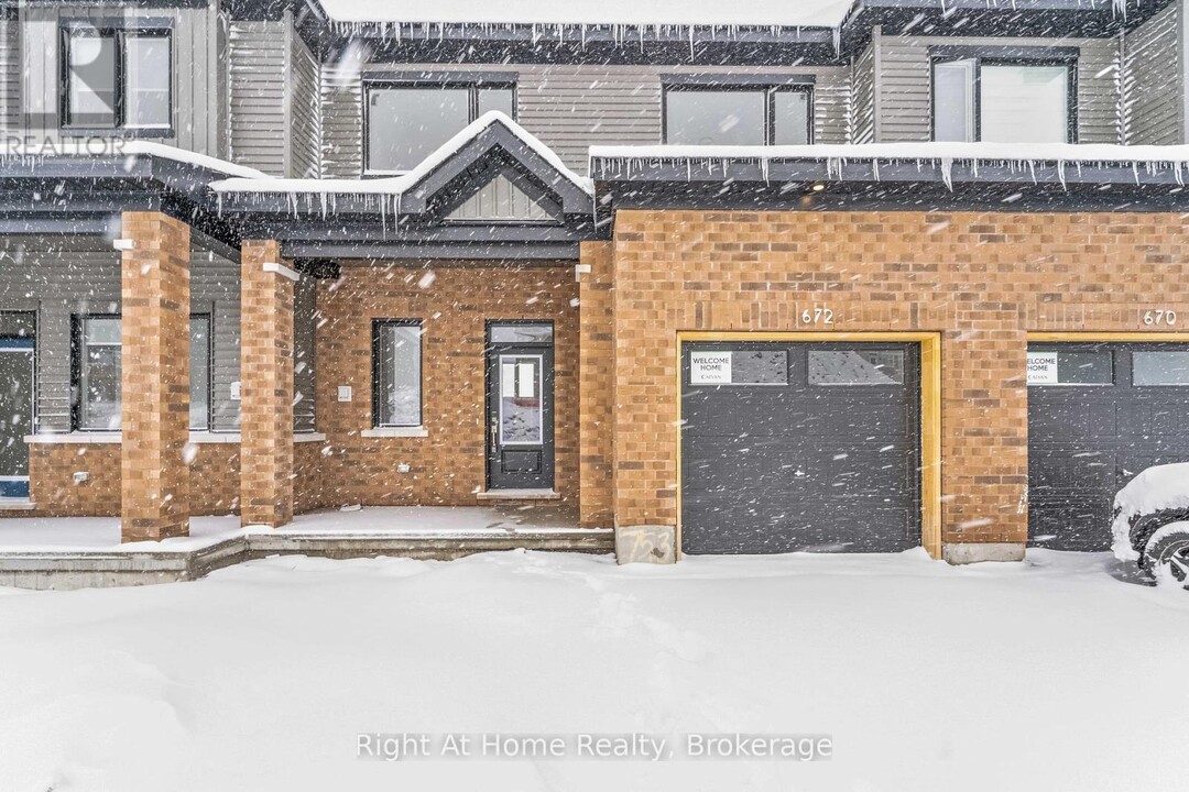 672 Expansion Rd in Ottawa, ON - Building Photo