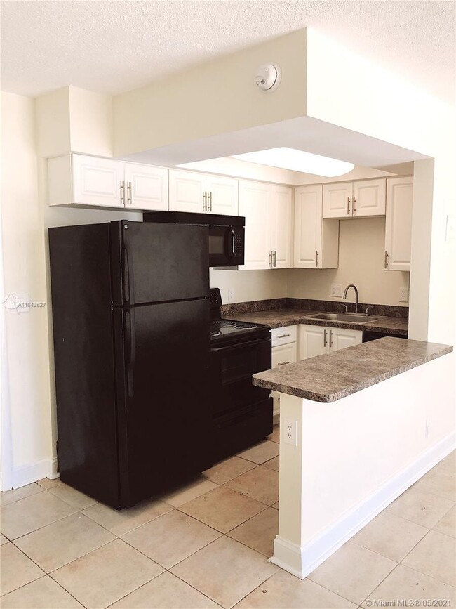 391 SE 19th Ave-Unit -4 in Pompano Beach, FL - Foto de edificio - Building Photo