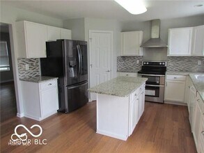 10559 Ross Crossing in Fishers, IN - Building Photo - Building Photo