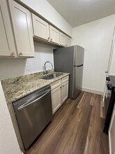 8110 Skillman St in Dallas, TX - Foto de edificio - Building Photo