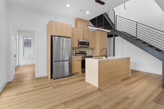 5614 Larkin St in Houston, TX - Foto de edificio - Building Photo