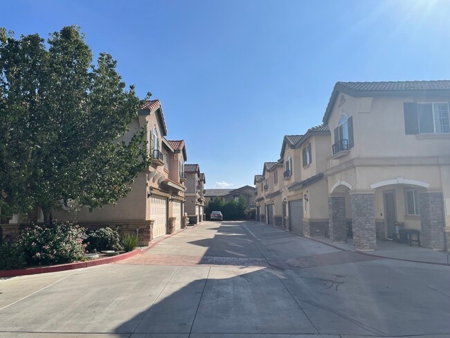 16558 Paine St in Fontana, CA - Foto de edificio - Building Photo