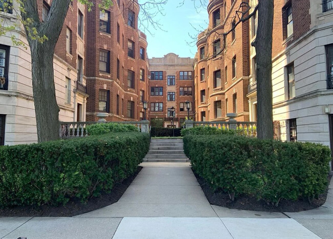 property at 2326 N Lincoln Park W