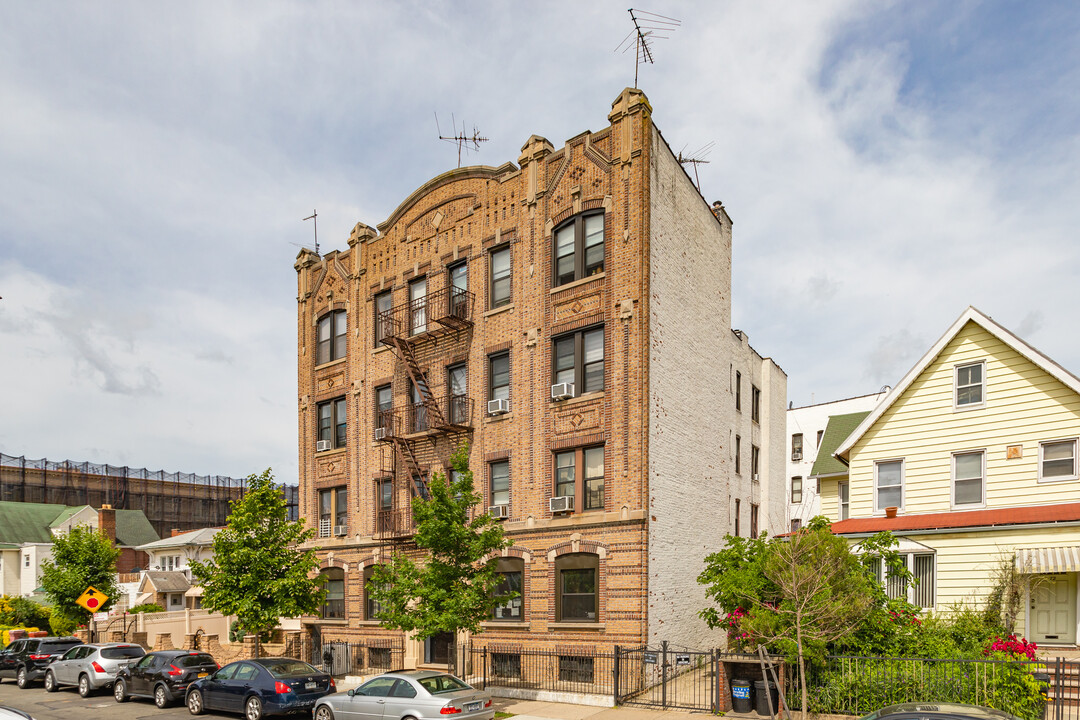 76 Bay 23Rd St in Brooklyn, NY - Building Photo