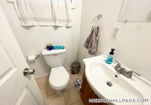 93A Hillside St in Boston, MA - Building Photo