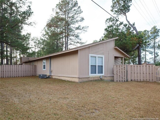 601 Mosswood Ln in Fayetteville, NC - Building Photo - Building Photo