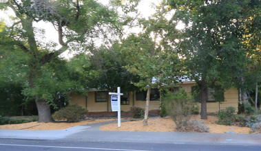 802 Anderson Rd in Davis, CA - Building Photo - Building Photo