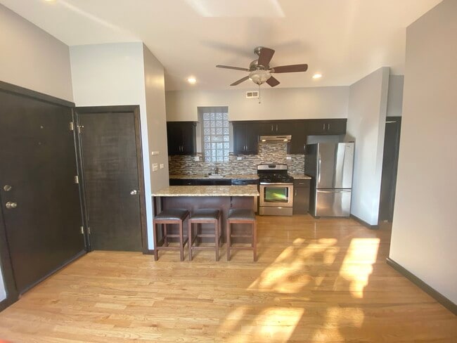 property at 2452 W Iowa St
