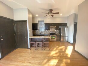 2452 W Iowa St in Chicago, IL - Building Photo - Building Photo